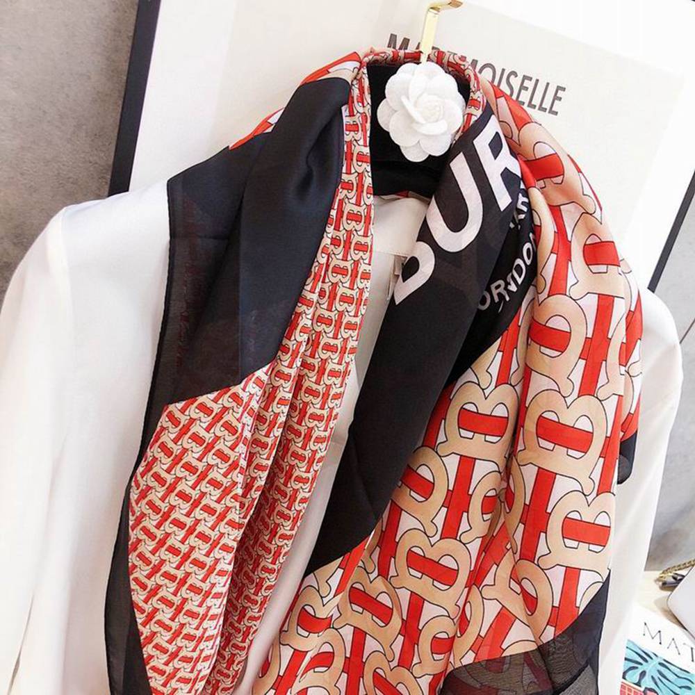 Bv*b*rry Scarf